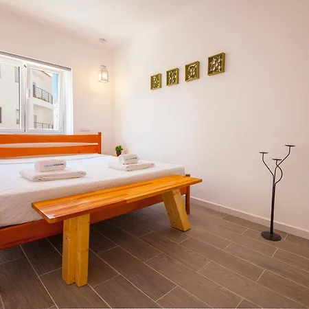 B38 - Tamar & Patio Apartment *