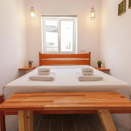 B38 - Tamar & Patio